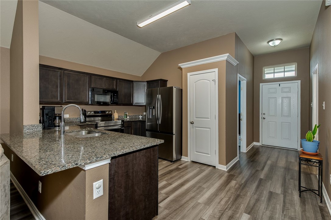 2702 Redcap Street Bryan, TX 77803 - Photo 5 of 17