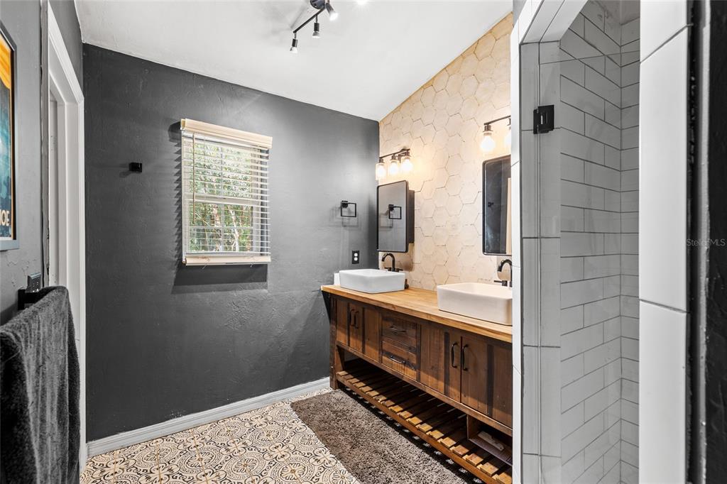 5309 Northeast 60th Avenue High Springs, FL 32643 - Photo 19 of 34 a bathroom with a sink a vanity and a mirror