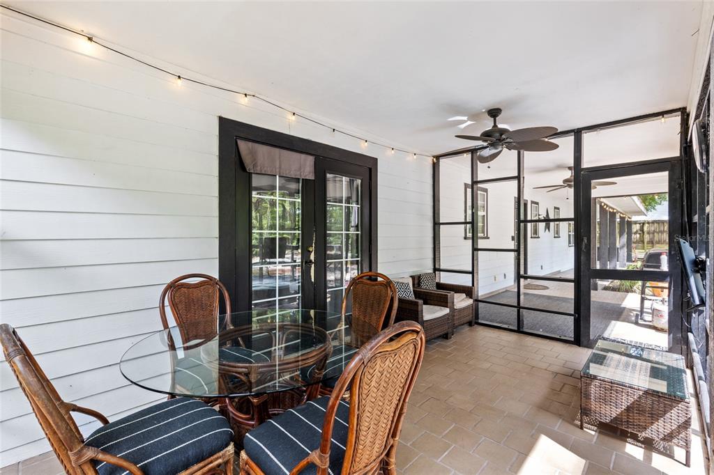 5309 Northeast 60th Avenue High Springs, FL 32643 - Photo 29 of 34 a living room with furniture