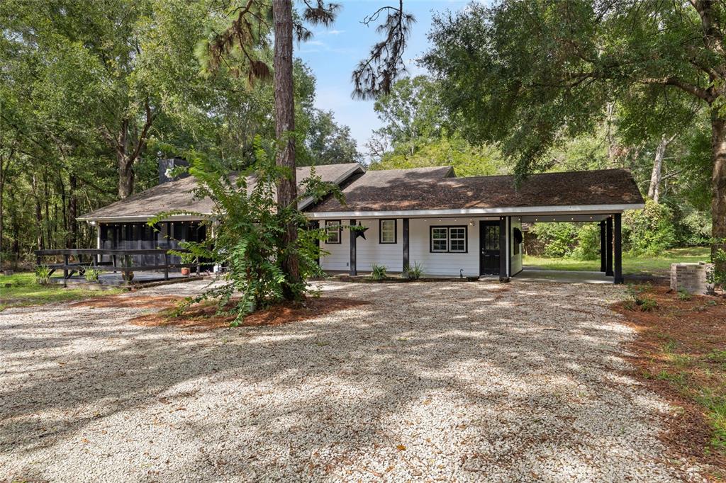 5309 Northeast 60th Avenue High Springs, FL 32643 - Photo 3 of 34 a front view of a house with a garden