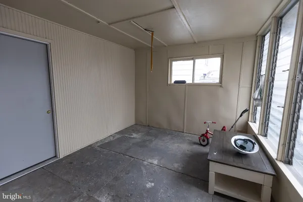 a view of utility room