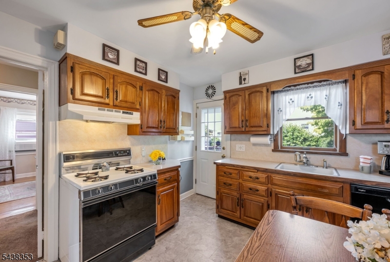 65 Harding Avenue Totowa, NJ 07512 - Photo 12 of 36