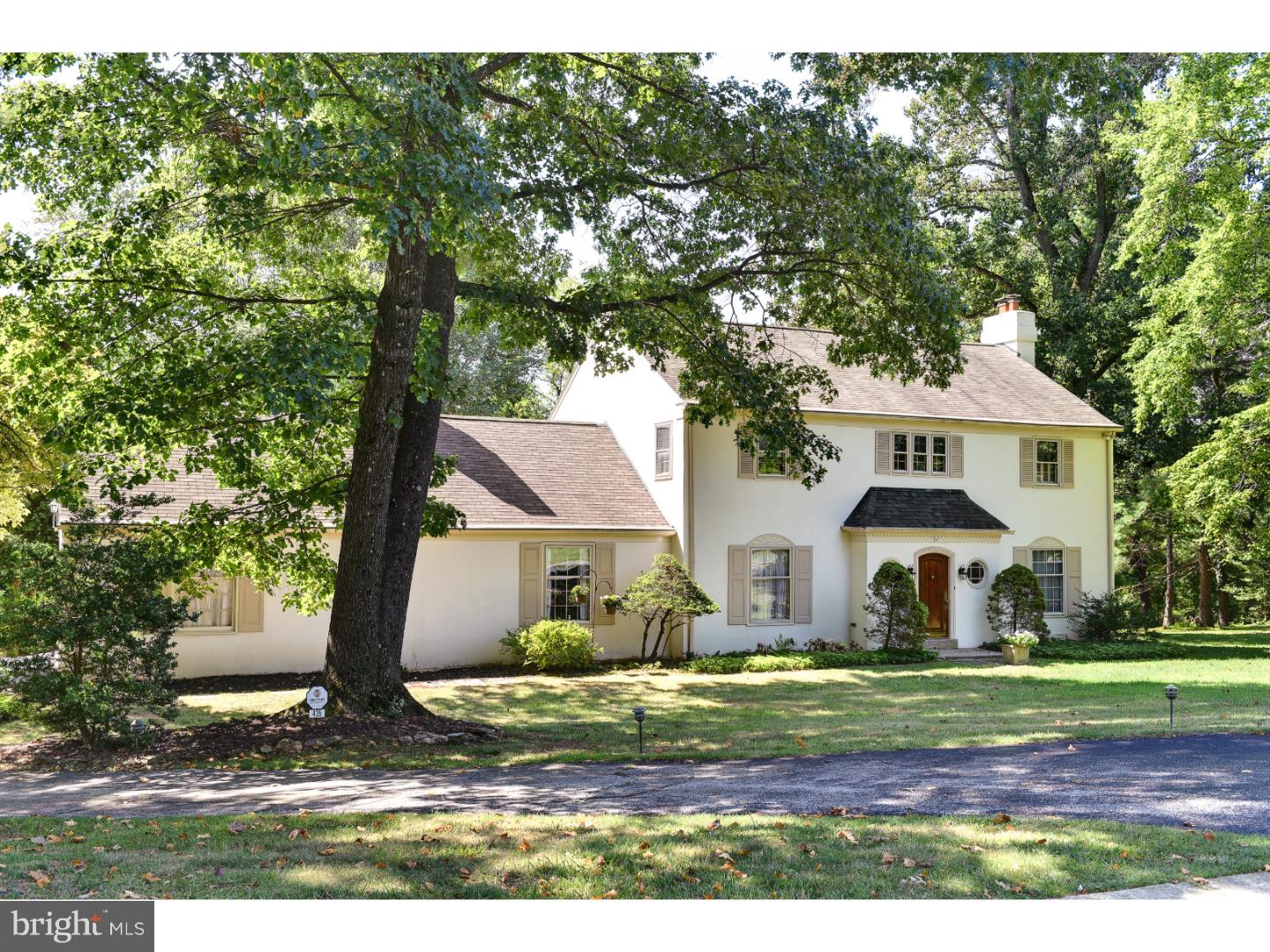 435 Hughes Road King of Prussia, PA 19406 - Photo 2 of 25 Driveway
