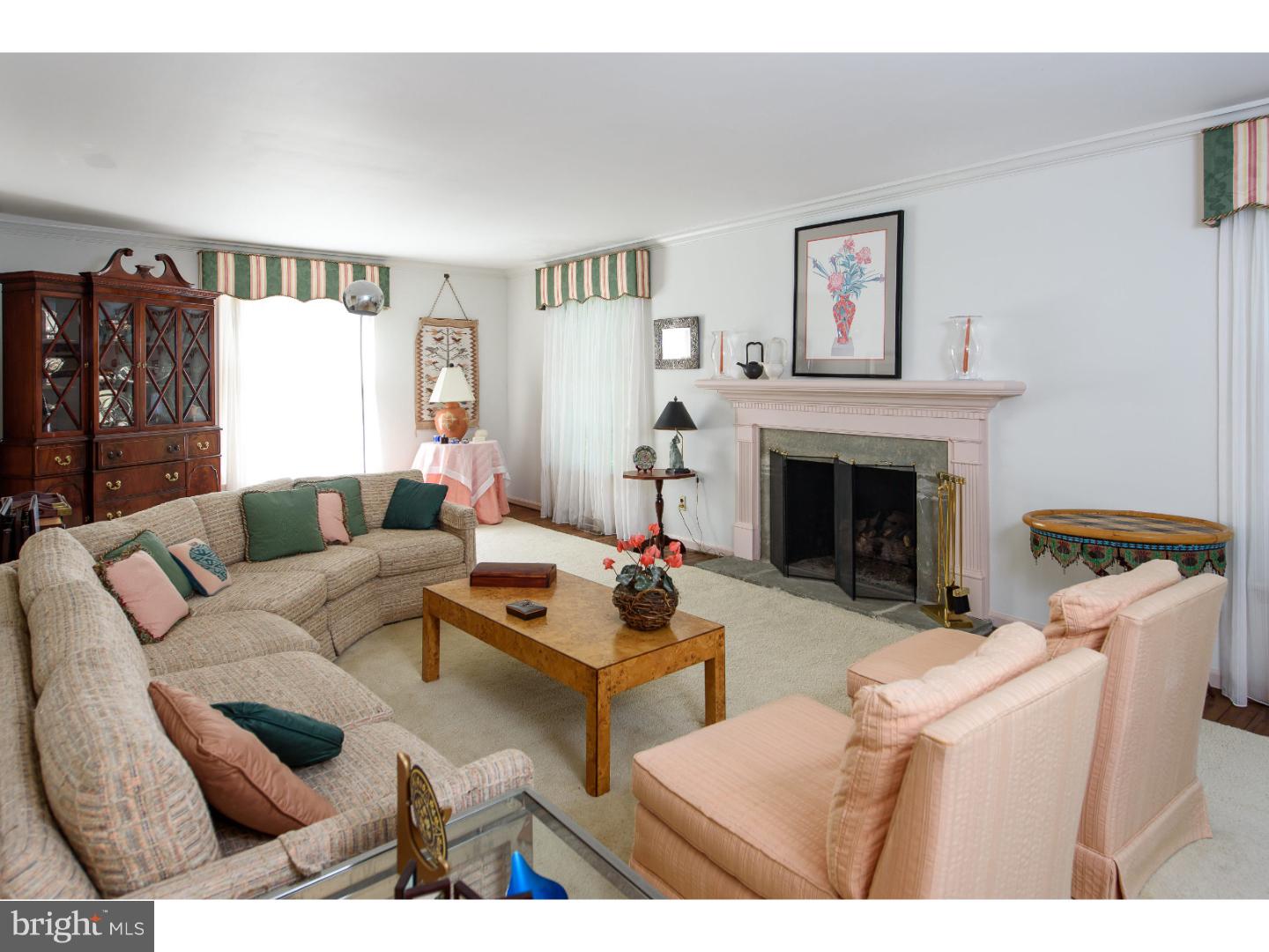 435 Hughes Road King of Prussia, PA 19406 - Photo 6 of 25 Living Room