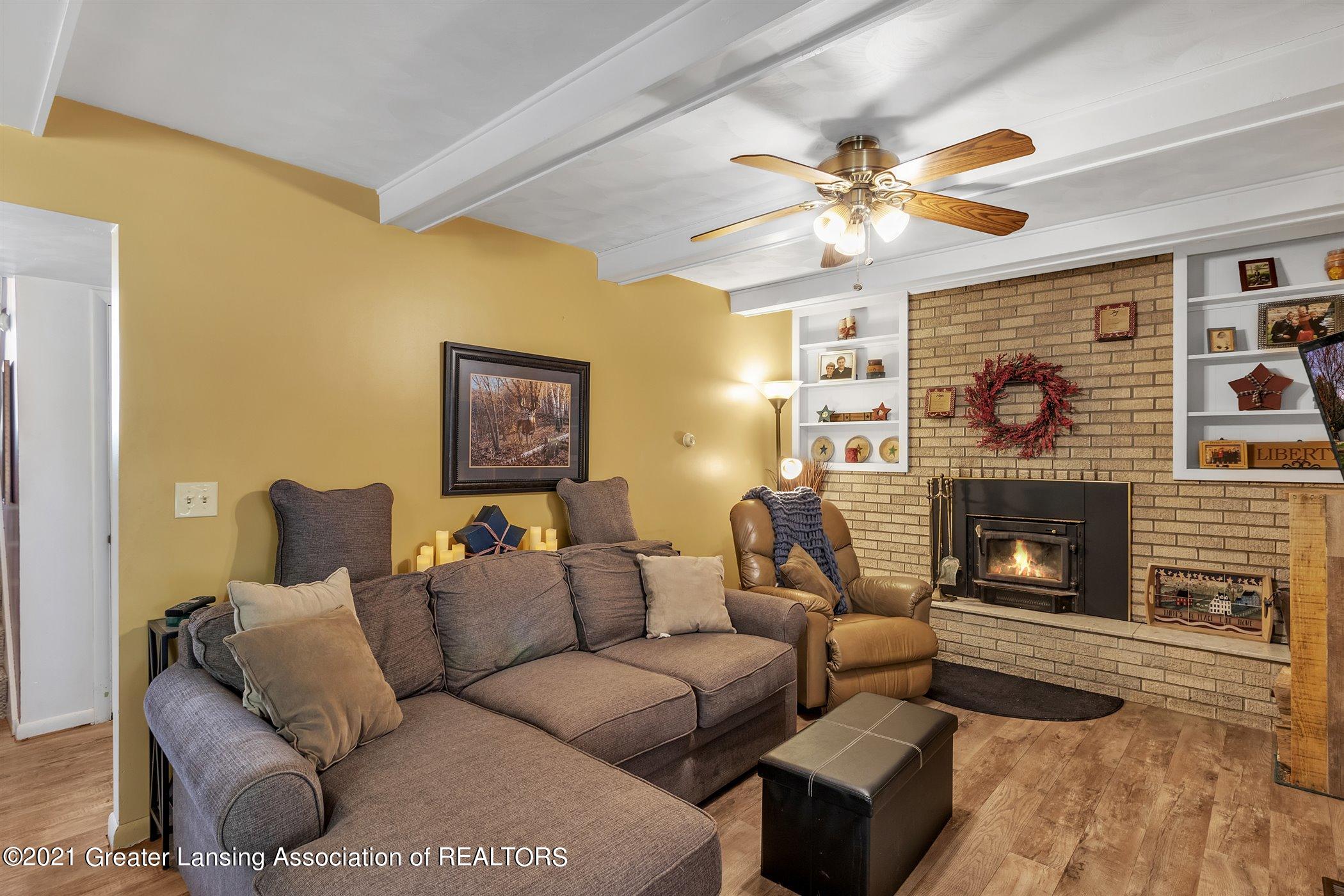 935 North Onondaga Road Holt, MI 48842 - Photo 20 of 51 20-935-N-Onodaga-Rd-WindowStill-Real-Est