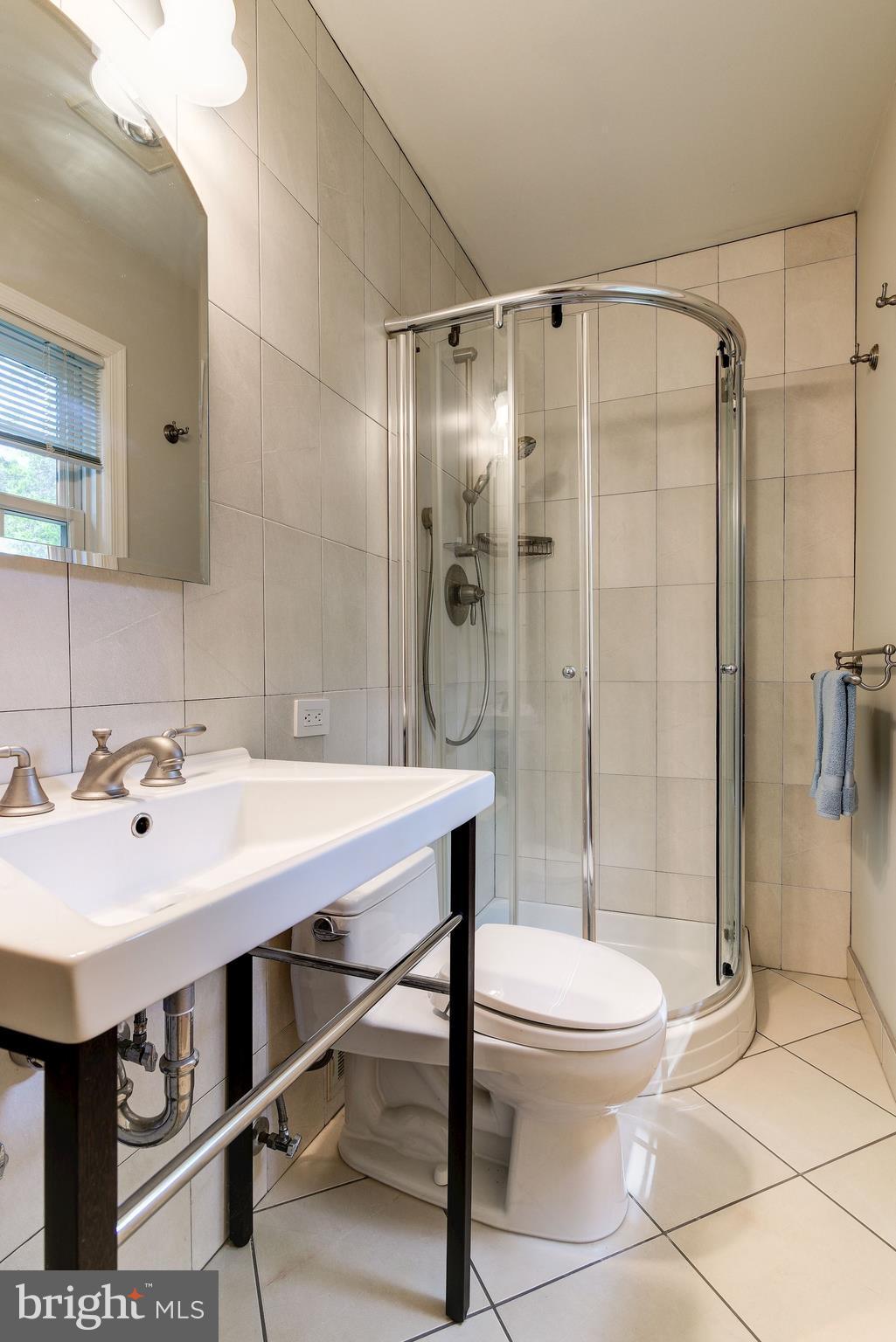 9913 Harrogate Road Bethesda, MD 20817 - Photo 12 of 27 Bath (Master)