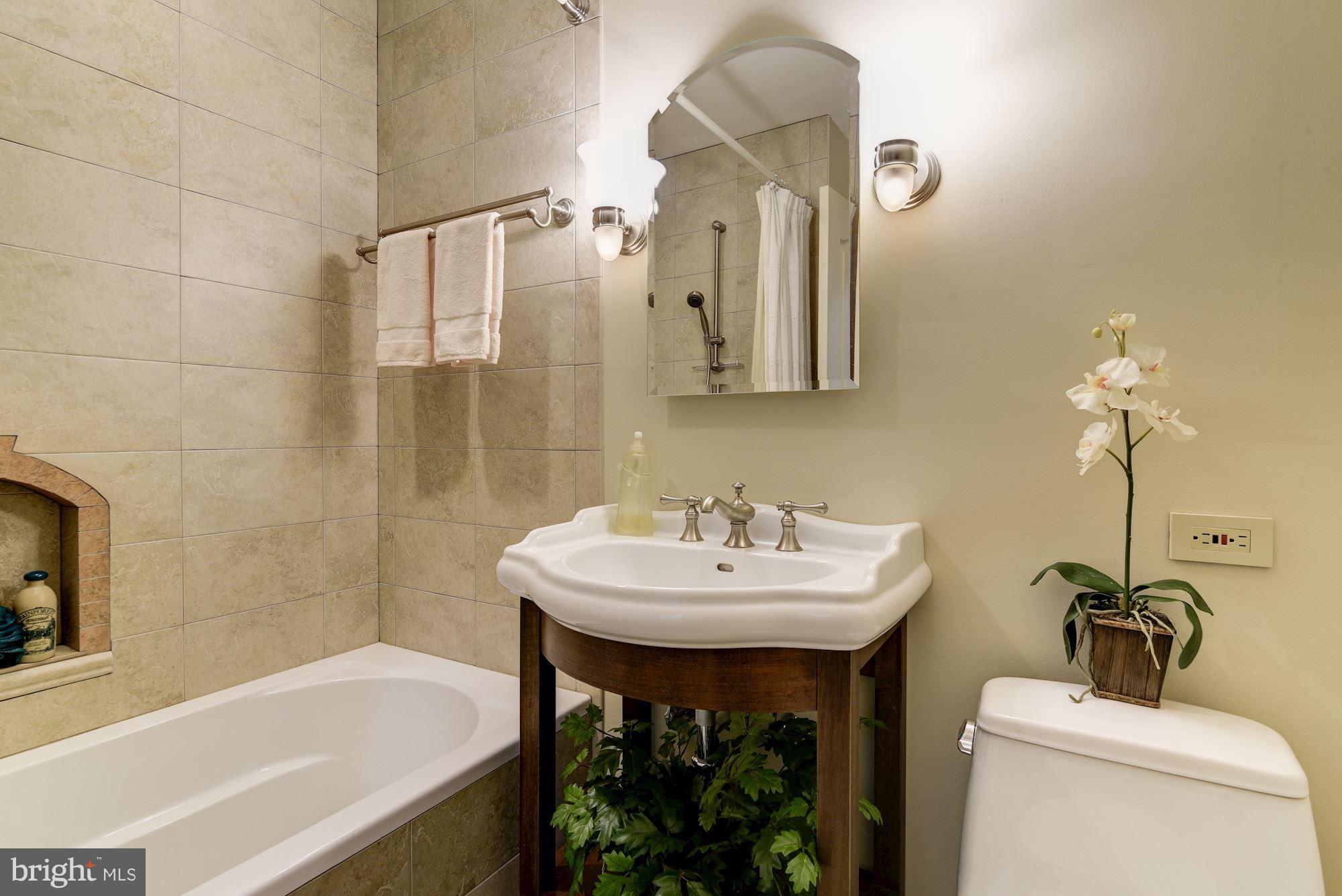 9913 Harrogate Road Bethesda, MD 20817 - Photo 14 of 27 Bath