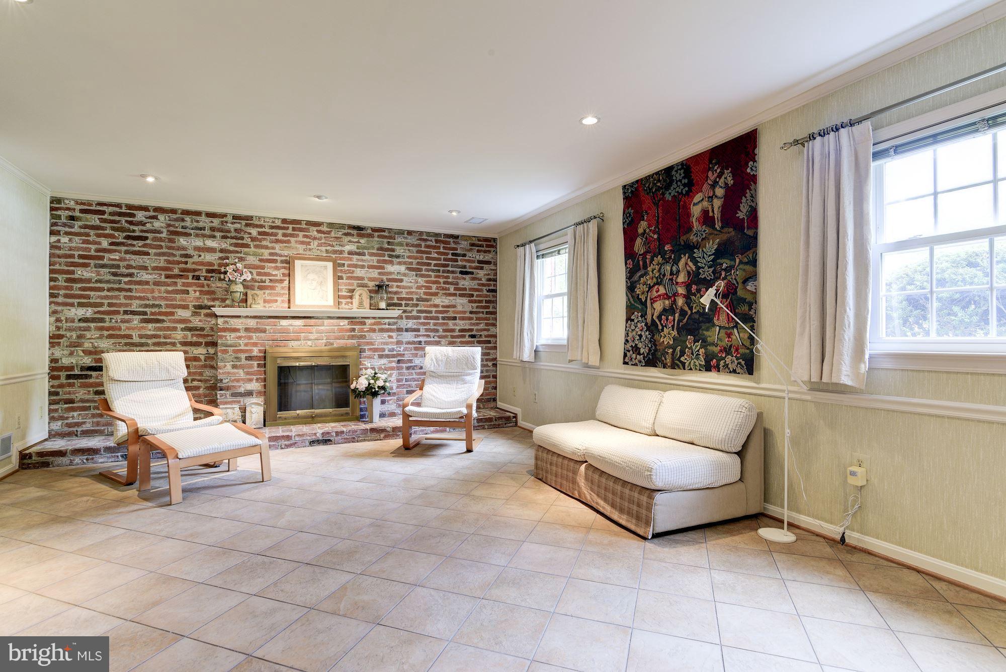 9913 Harrogate Road Bethesda, MD 20817 - Photo 16 of 27 Family Room