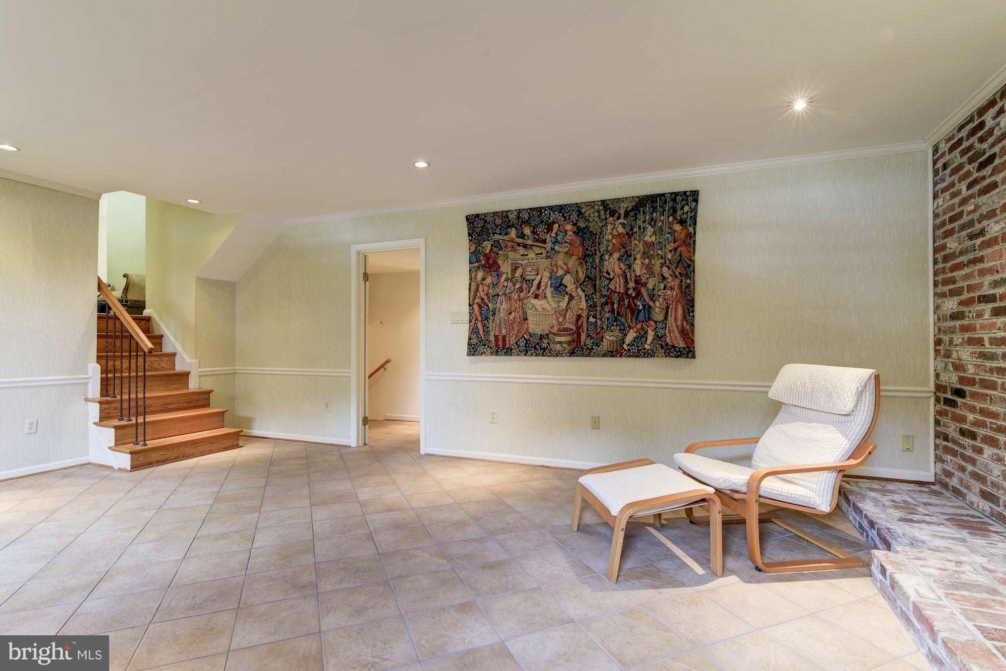 9913 Harrogate Road Bethesda, MD 20817 - Photo 17 of 27 Family Room