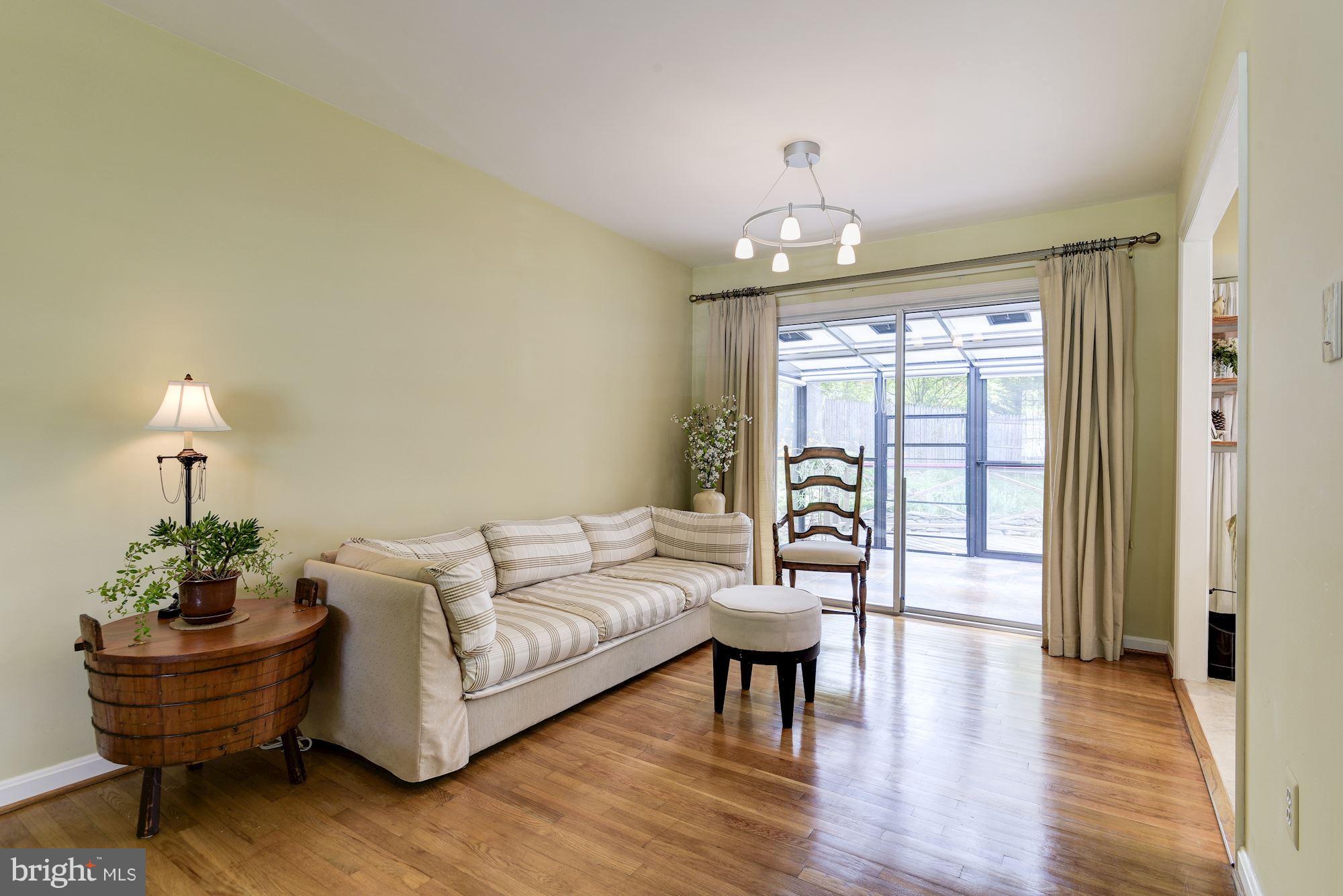 9913 Harrogate Road Bethesda, MD 20817 - Photo 4 of 27 Living Room