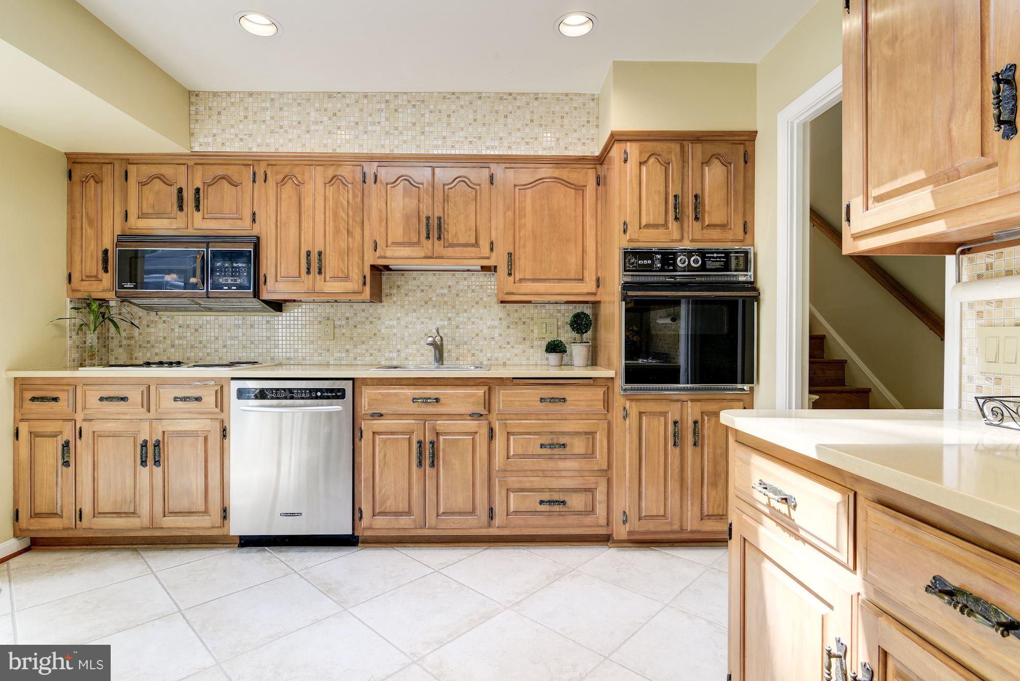 9913 Harrogate Road Bethesda, MD 20817 - Photo 6 of 27 Kitchen