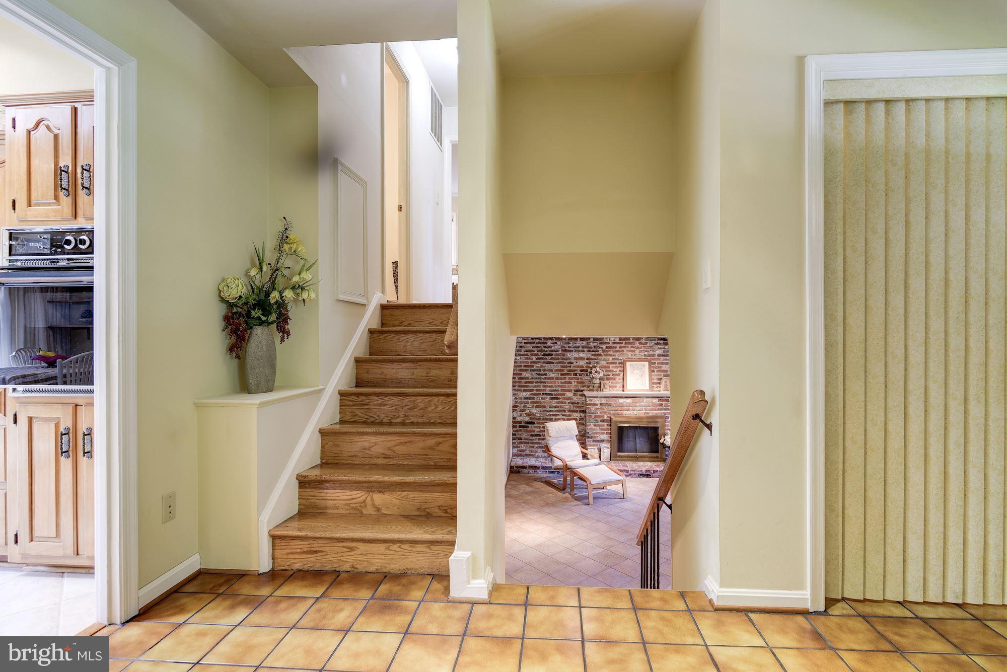 9913 Harrogate Road Bethesda, MD 20817 - Photo 9 of 27 Interior (General)