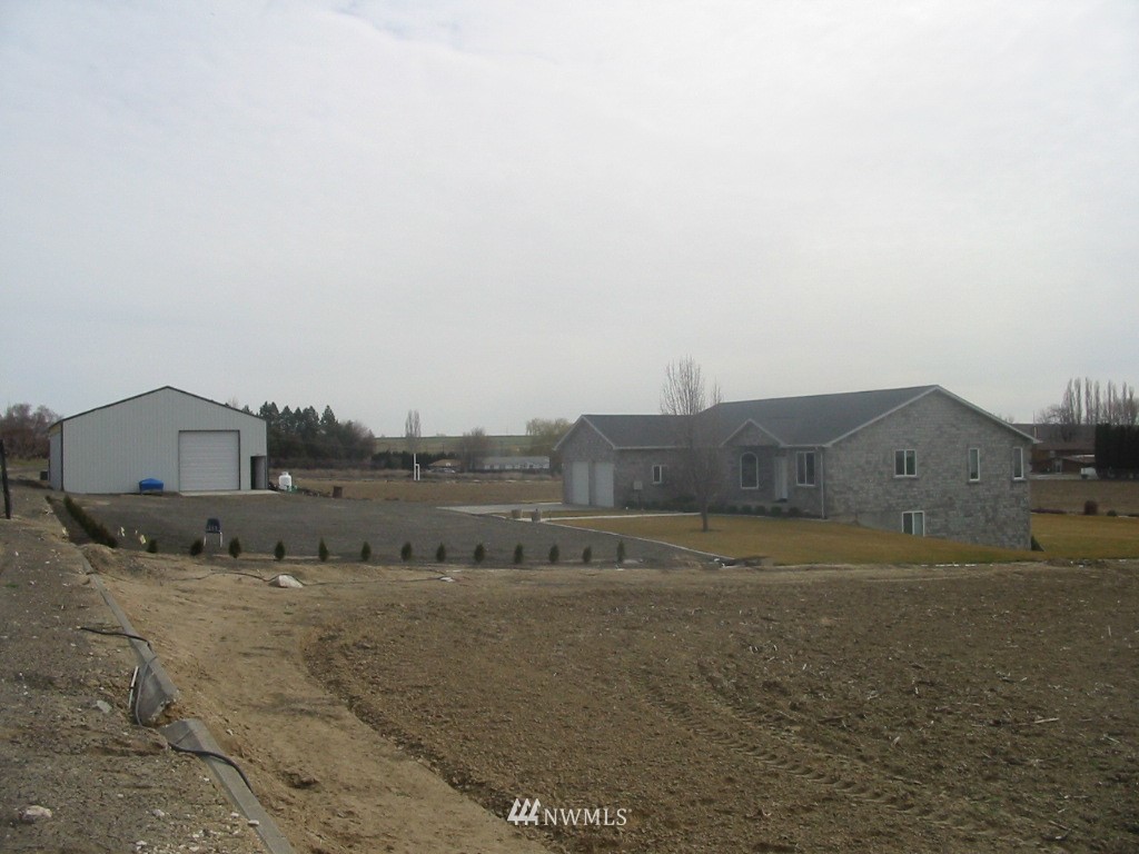 215 Christensen Road Othello, WA 99344 - Photo 3 of 5 Gallery Image 3
