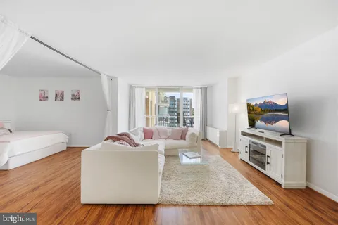 $257,900 | 3001 Veazey Terrace Northwest, Unit 1324, Washington, DC 20008
