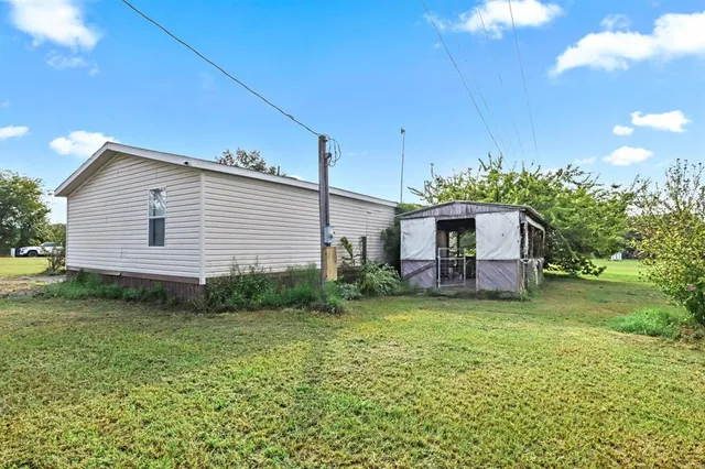 a view of a house with a backyard