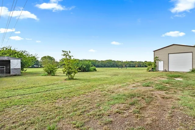 a view of a big room with a big yard
