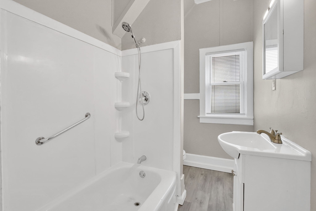 139 Bay Street Springfield, MA 01109 - Photo 11 of 38