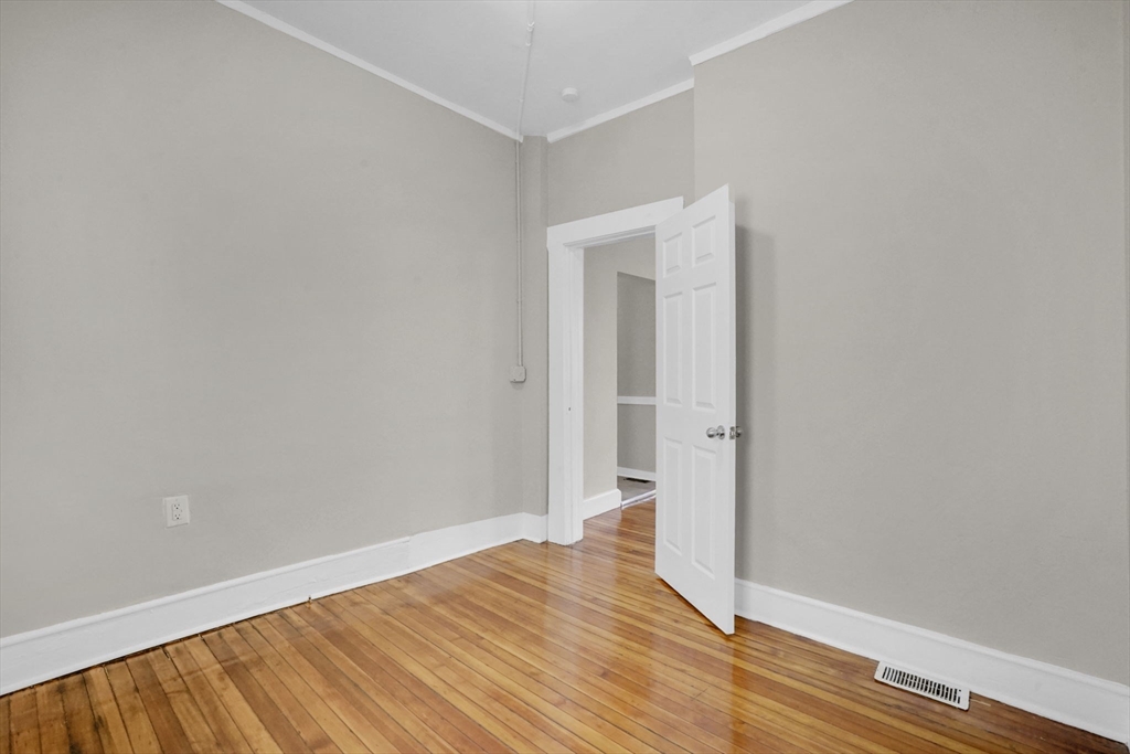 139 Bay Street Springfield, MA 01109 - Photo 13 of 38