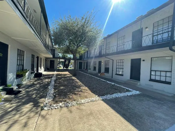 $1,399 | 5317 Junius Street, Unit 209, Dallas, TX 75214