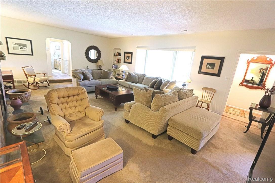 14221 Newburgh Road Livonia, MI 48154 - Photo 11 of 48 IMG_7593_InPixio.jpg