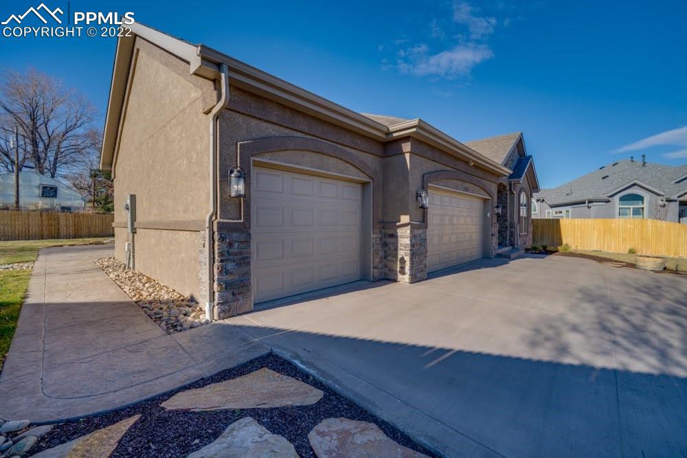 119 Rocchio Drive Florence, CO 81226 - Photo 48 of 48 a backyard of a house