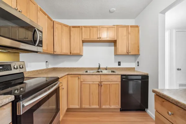 $129,000 | 4100 Parklawn Avenue, Unit 201, Edina, MN 55435