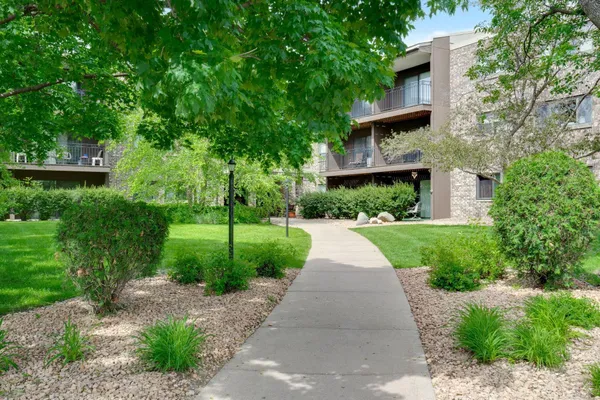 $129,000 | 4100 Parklawn Avenue, Unit 201, Edina, MN 55435