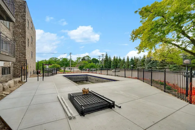 $132,000 | 4100 Parklawn Avenue, Unit 201, Edina, MN 55435