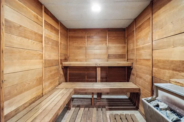 $132,000 | 4100 Parklawn Avenue, Unit 201, Edina, MN 55435