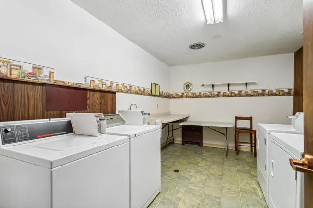 $132,000 | 4100 Parklawn Avenue, Unit 201, Edina, MN 55435