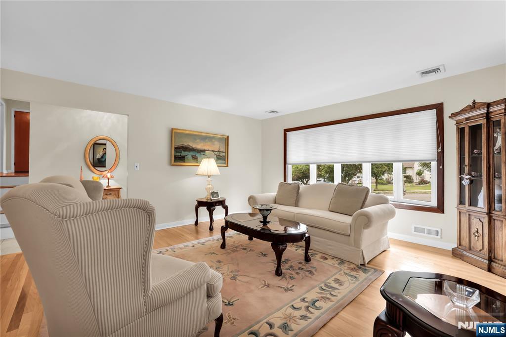 23 Ridge Court Cedar Grove, NJ 07009 - Photo 6 of 37 a living room with furniture