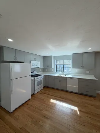 $2,900 | 292 Main Street, Unit 3, Walpole, MA 02081