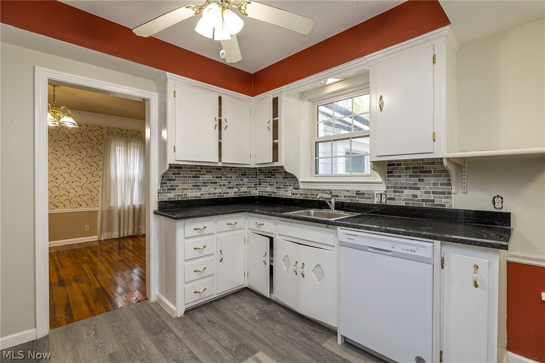 3919 Faversham Road Cleveland, OH 44118 - Photo 4 of 32