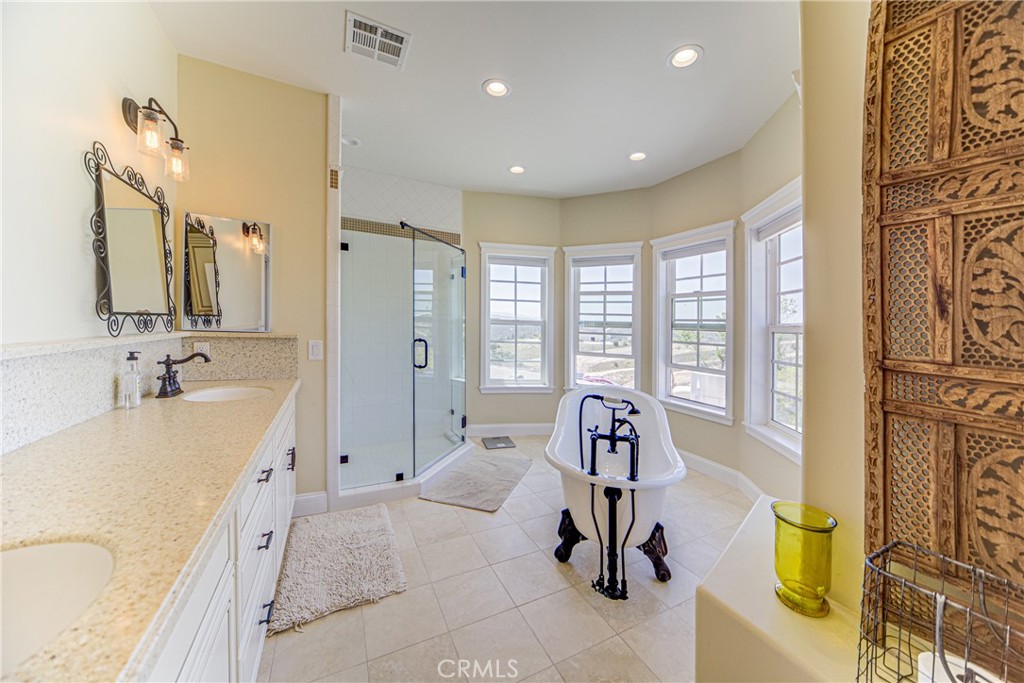 39911 Green Meadow Road Temecula, CA 92592 - Photo 22 of 75 Master bathroom