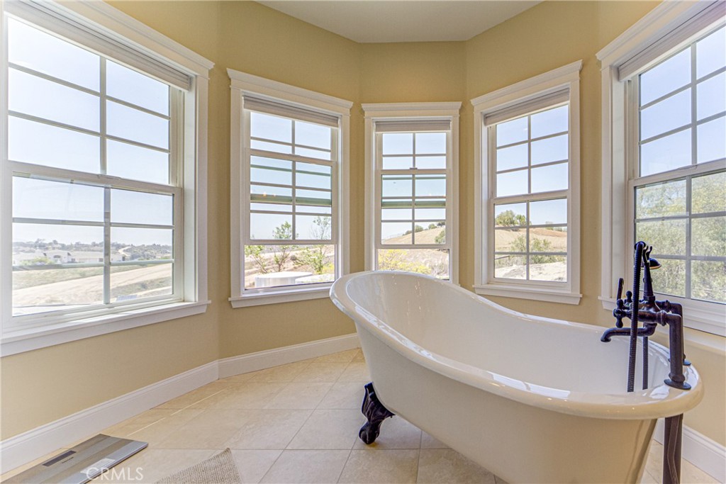 39911 Green Meadow Road Temecula, CA 92592 - Photo 23 of 75 Master bathroom