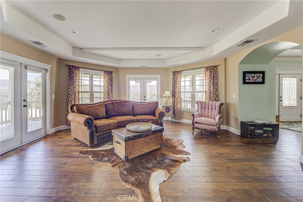 39911 Green Meadow Road Temecula, CA 92592 - Photo 4 of 75 Living room