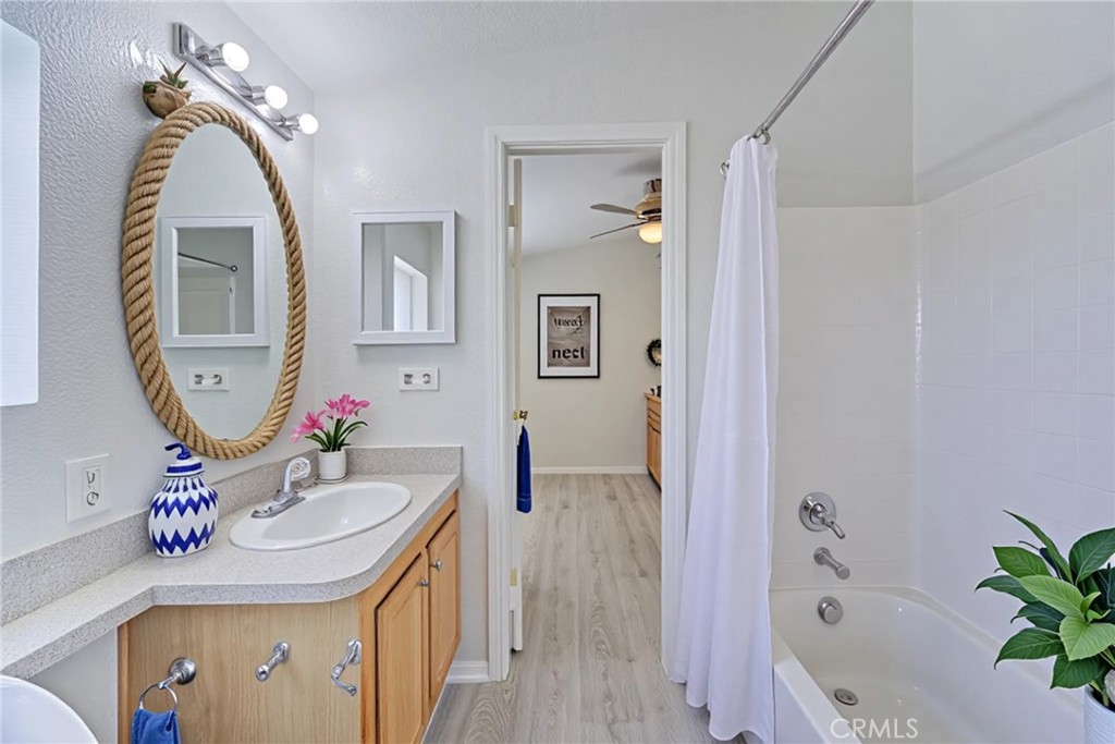 39911 Green Meadow Road Temecula, CA 92592 - Photo 63 of 75 Jack & Jill bathroom VS