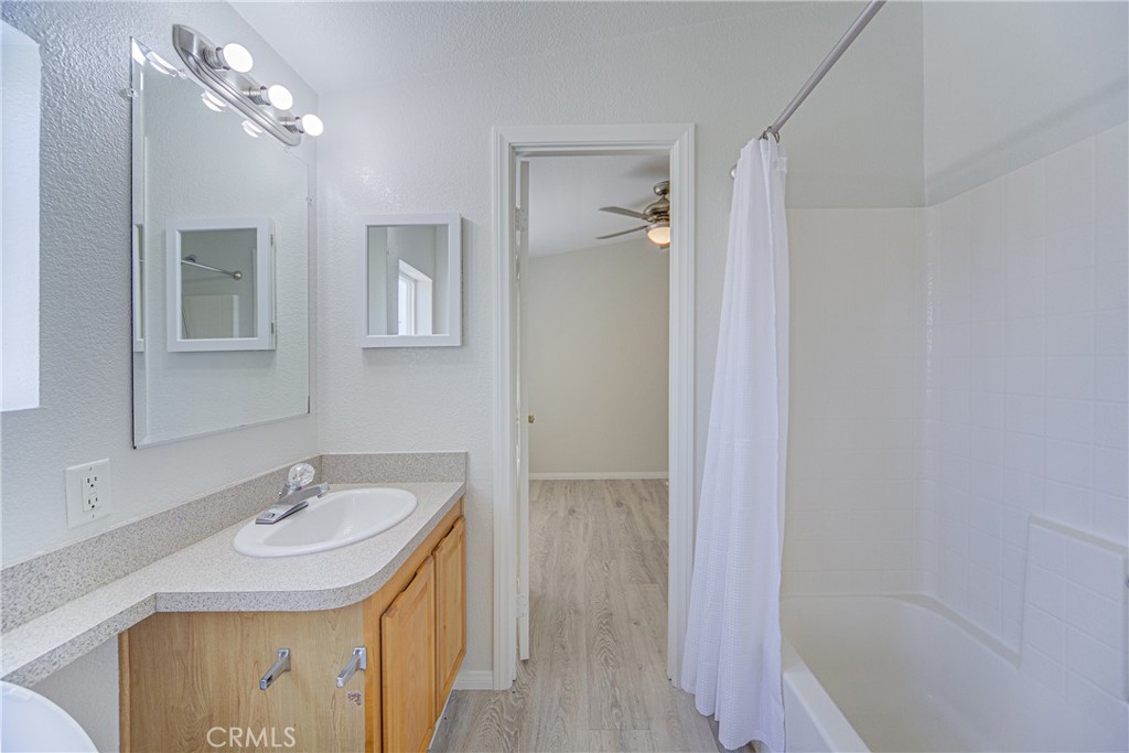 39911 Green Meadow Road Temecula, CA 92592 - Photo 64 of 75 jack and jill bathroom