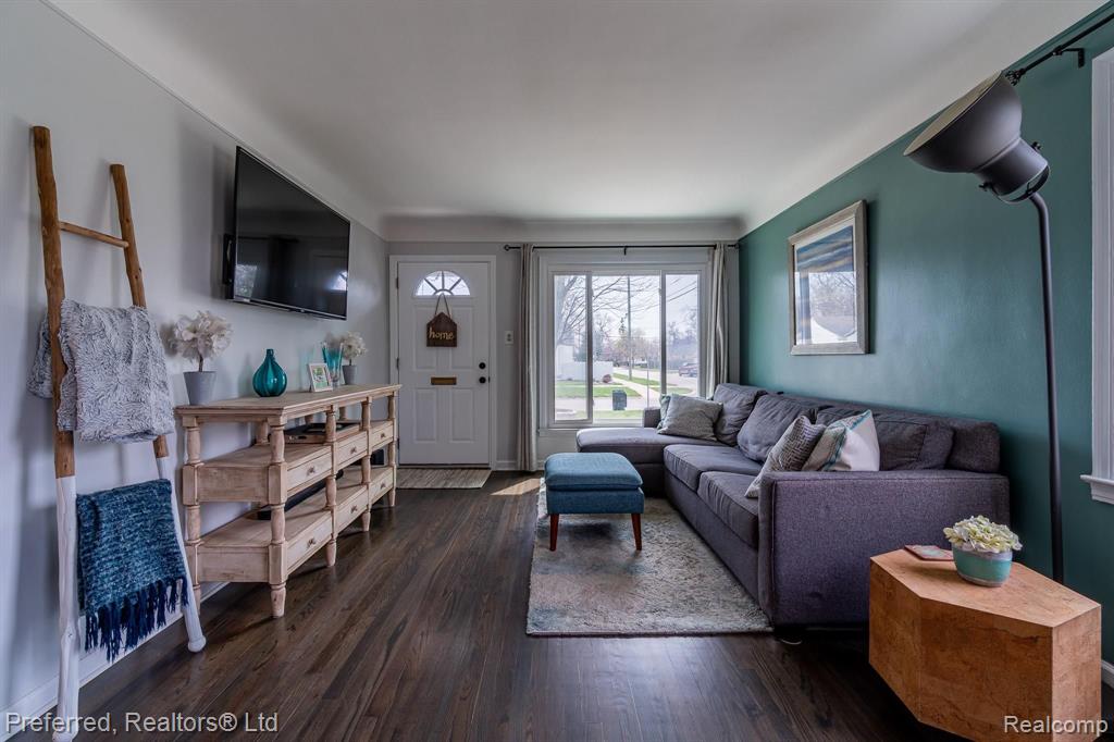 3432 Chester Road Royal Oak, MI 48073 - Photo 4 of 32