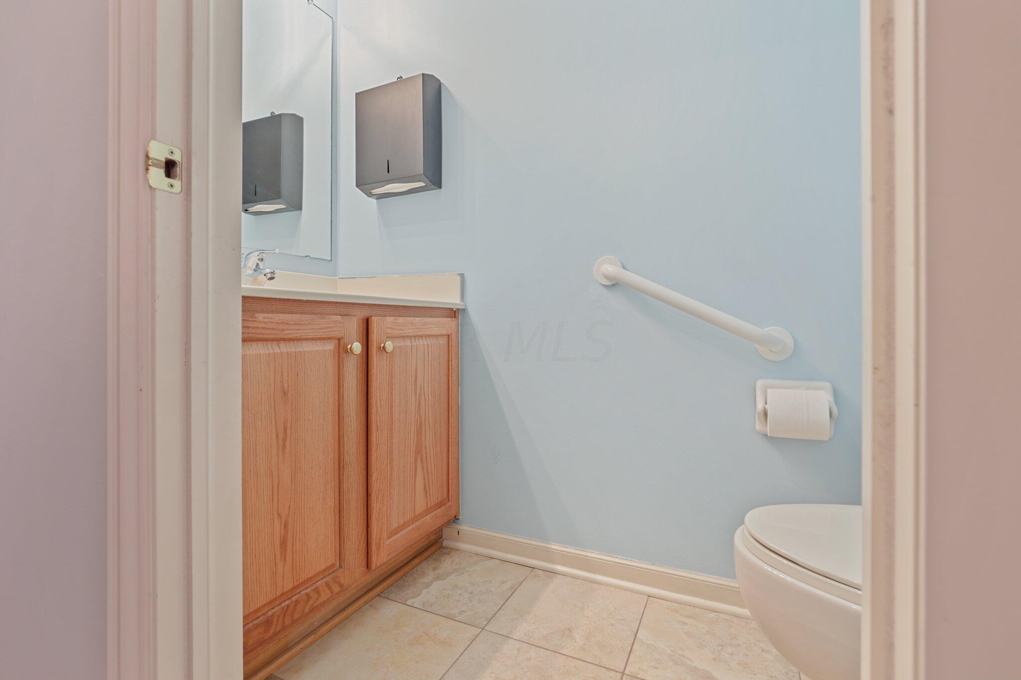145 Rivers Edge Way Columbus, OH 43230 - Photo 31 of 69 Half bath
