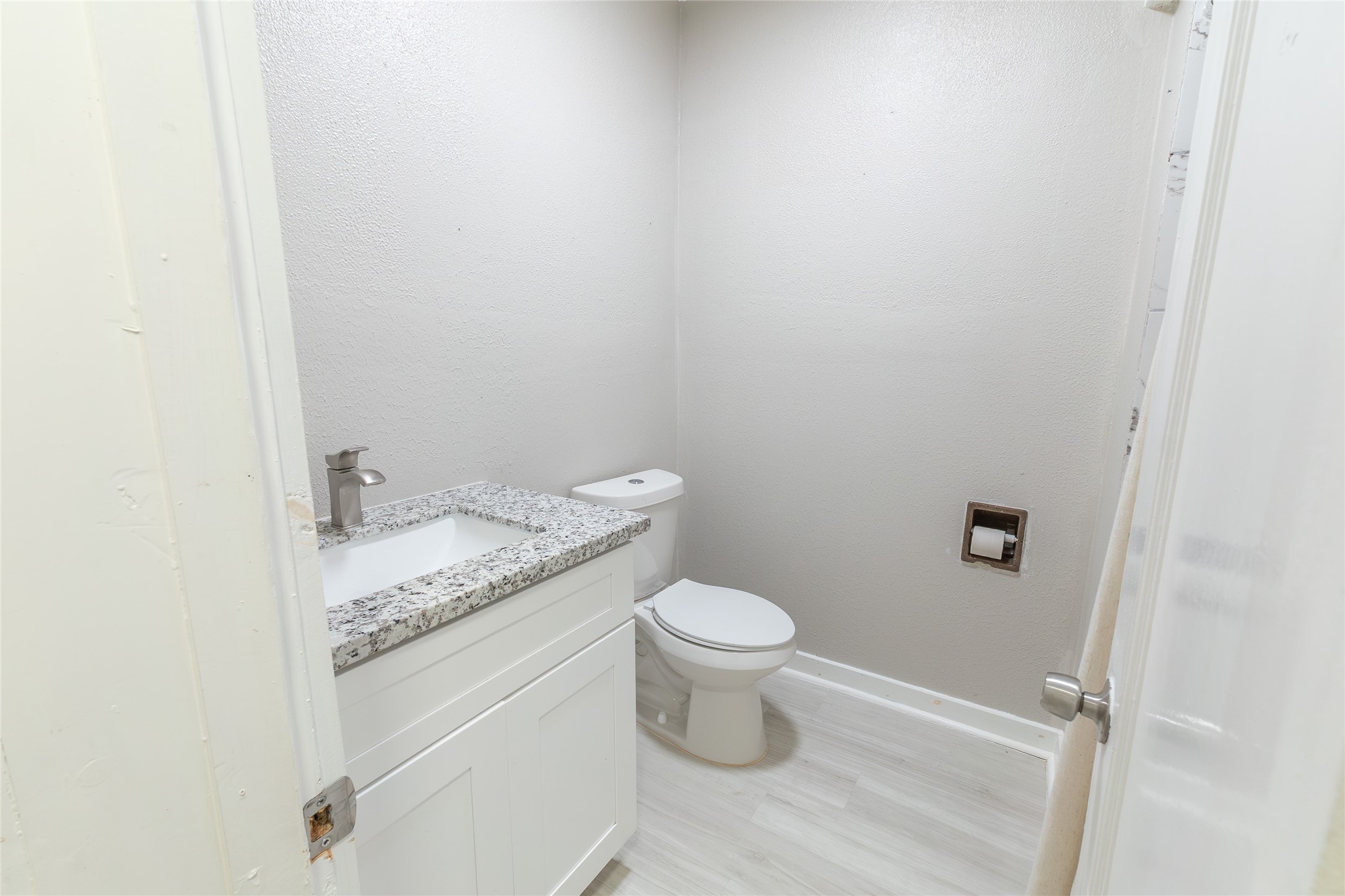 2118 Rolling Hills Road Conroe, TX 77303 - Photo 27 of 39 Functional powder room adds comfort and convenience to the home.