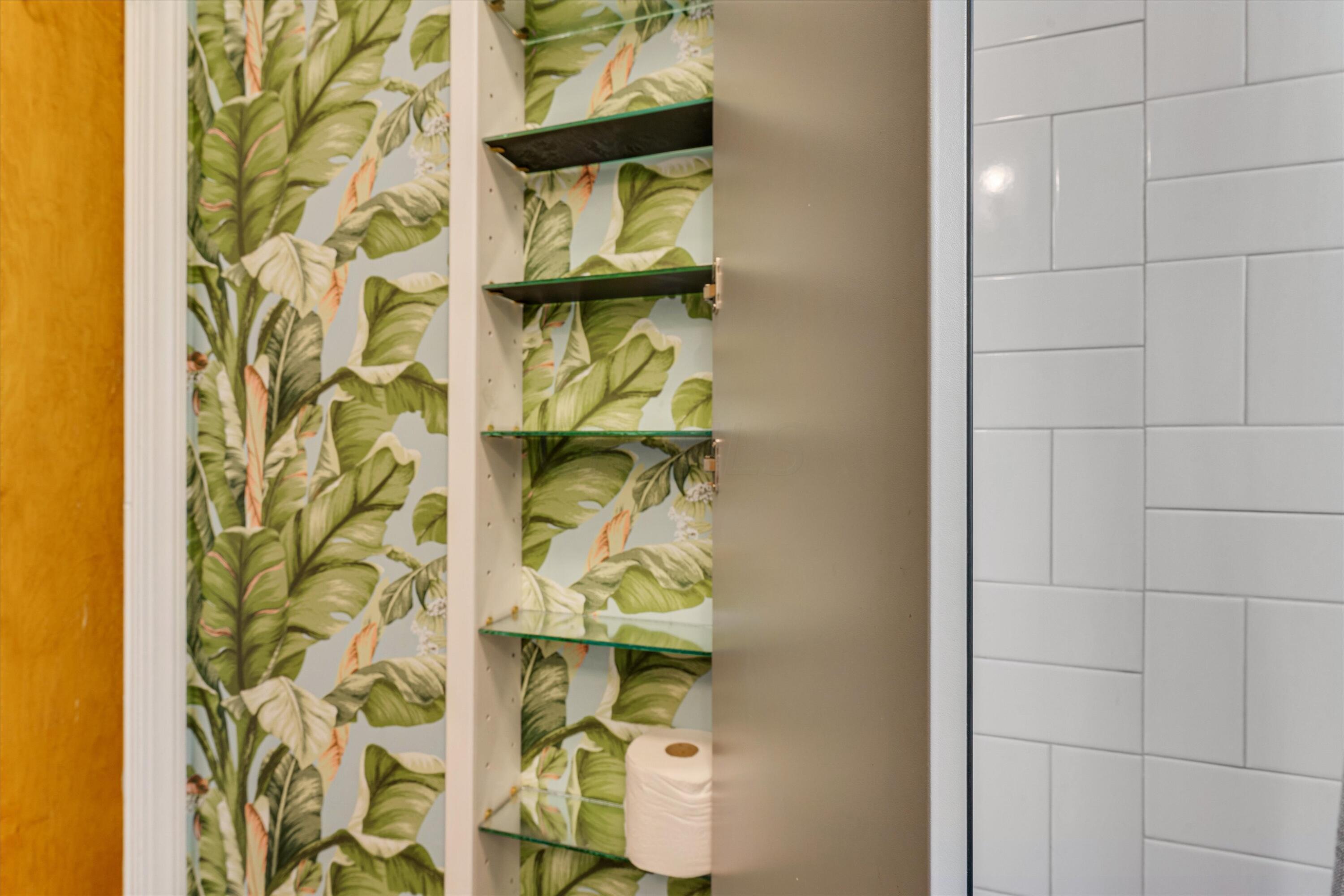 101 North Harding Road Columbus, OH 43209 - Photo 26 of 42 Bath Storage
