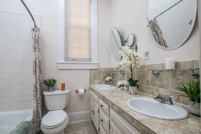 $439,900 | 21160 Jeb Stuart Highway, Damascus, VA 24236