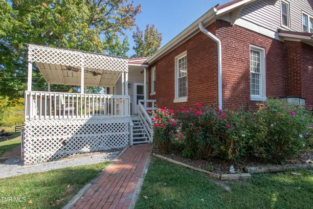 $439,900 | 21160 Jeb Stuart Highway, Damascus, VA 24236