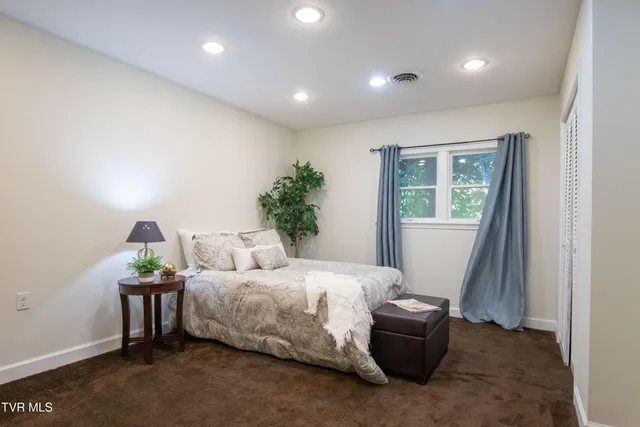 $439,900 | 21160 Jeb Stuart Highway, Damascus, VA 24236