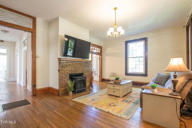 $439,900 | 21160 Jeb Stuart Highway, Damascus, VA 24236