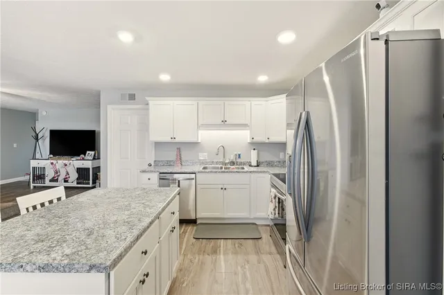 $154,900 | 5 Lakeshore Drive, Clarksville, IN 47129