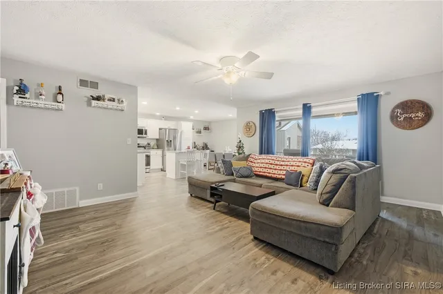 $154,900 | 5 Lakeshore Drive, Clarksville, IN 47129