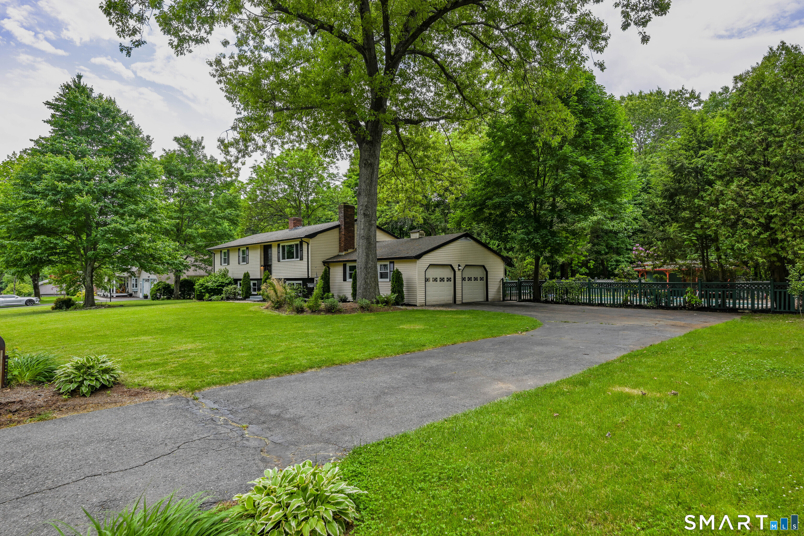31 Hollow Brook Road Windsor, CT 06095 - Photo 3 of 40