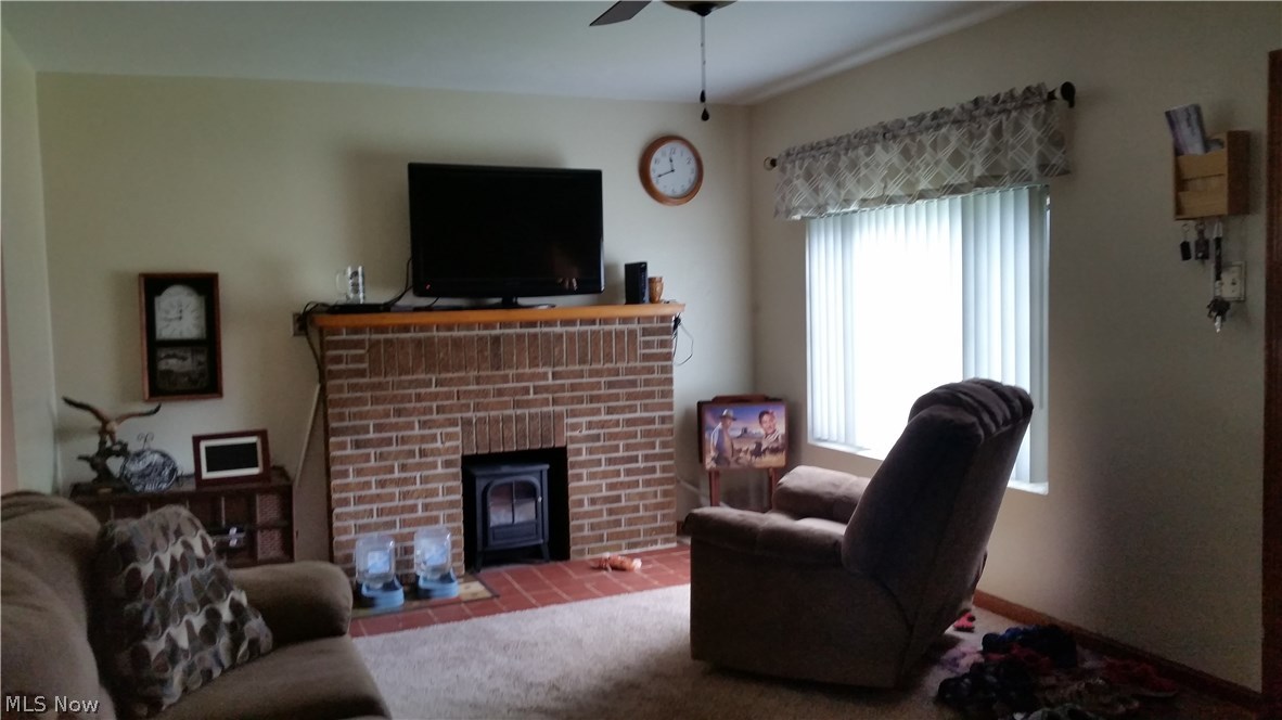 910 Plutus Avenue Chester, WV 26034 - Photo 4 of 9
